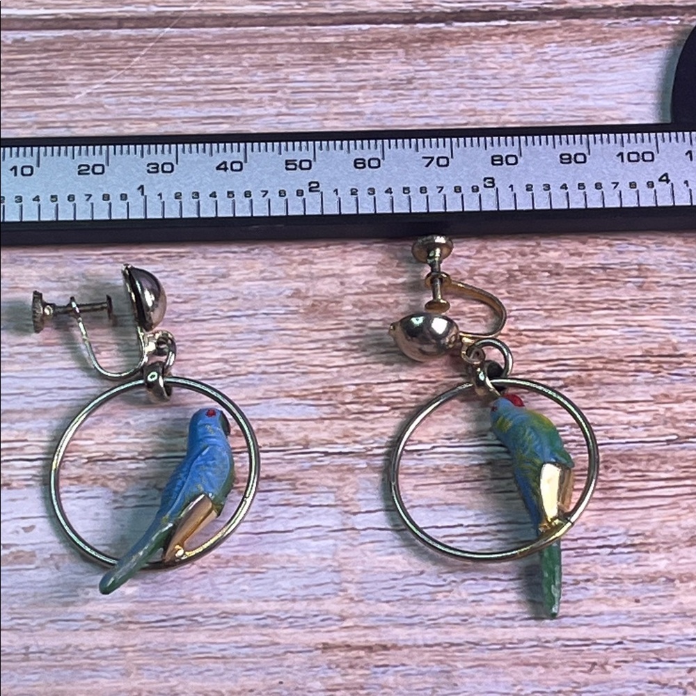 Vintage Handmade Green& Blue Bird Goldtone Dangle Screwback earrings - Picture 14 of 14